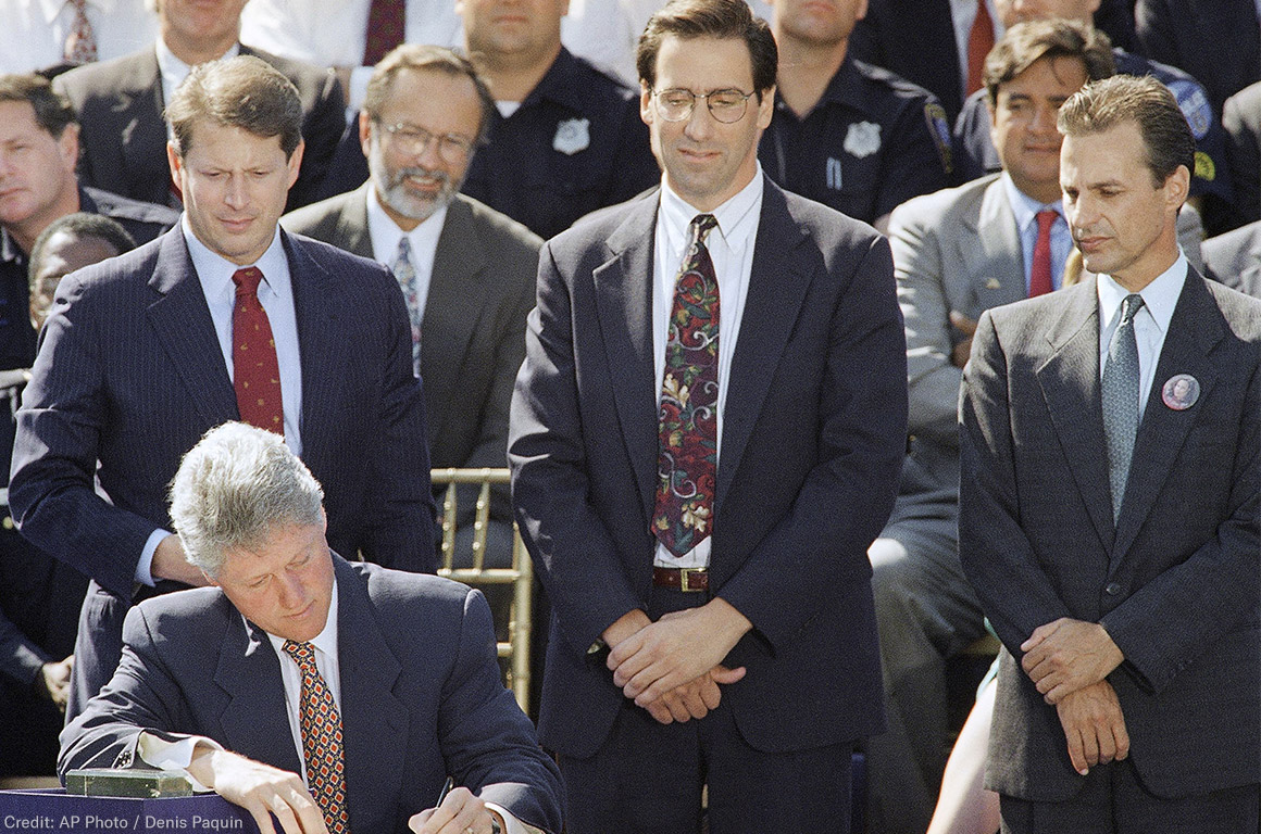 Peran Bill Clinton dalam Undang-Undang Kejahatan 1994 dan Dampaknya