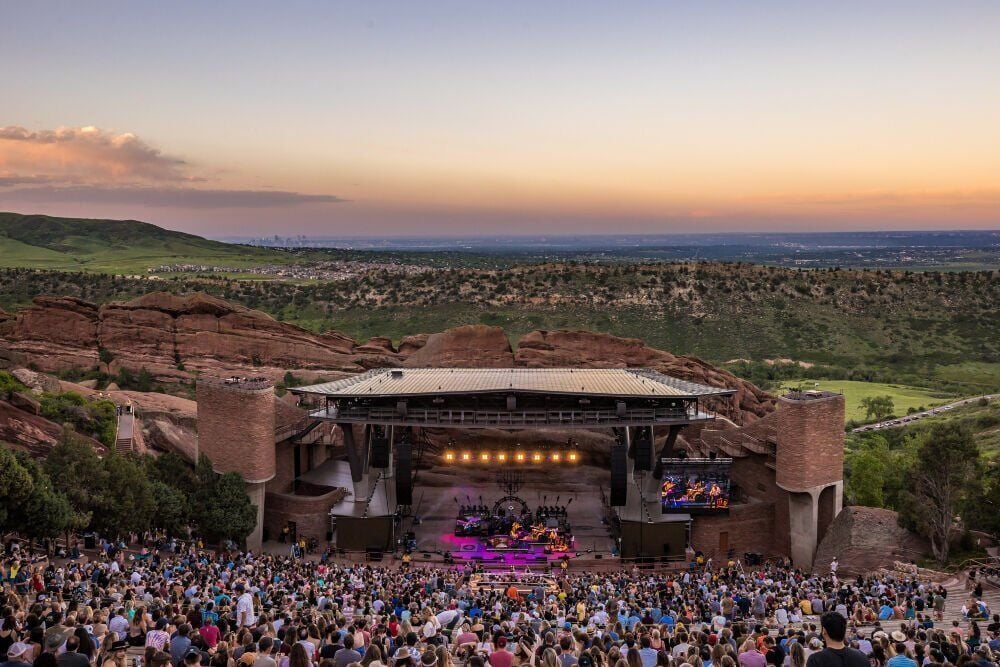 red-rocks-dan-riuhnya-konser-alam-terbuka