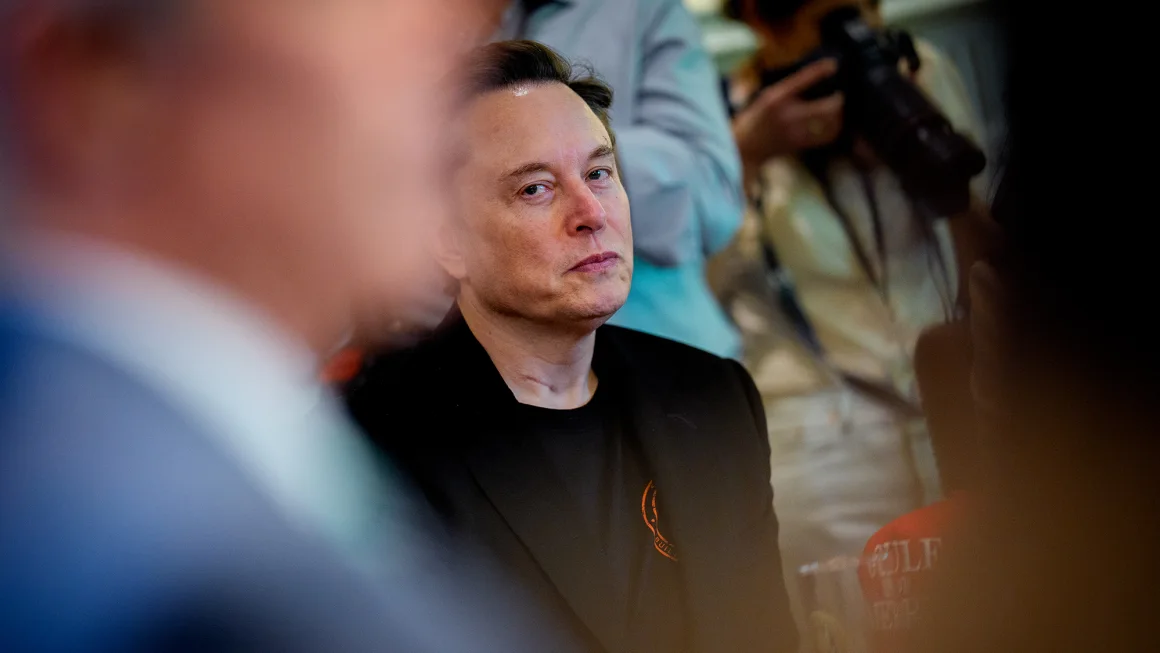 elon-musk-bertemu-media-mengungkap-inovasi-dan-kontroversi-dengan-sentuhan-buddha